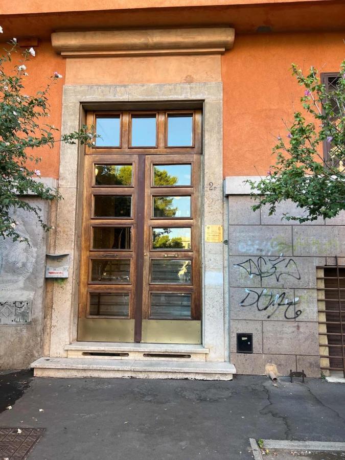 Lovely Art 2 Bedroom Flat Next To Metro Station Lodi Apartment Rom