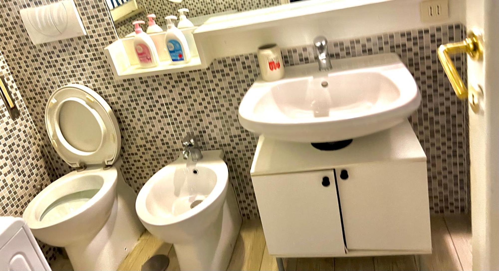 Lovely Art 2 Bedroom Flat Next To Metro Station Lodi * Rom